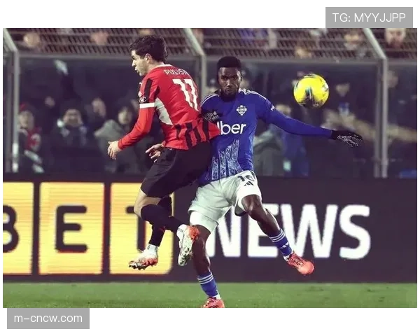 关键时刻：AC米兰获得绝佳单刀机会，但射门被门将用脚挡出